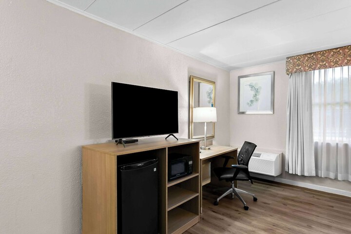 2 Double Beds Accessible Room (11 of 16)