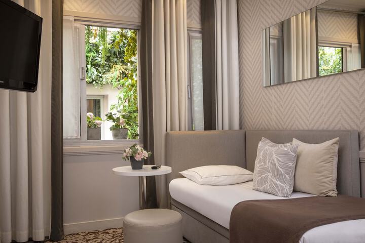 Room 21 of 65
