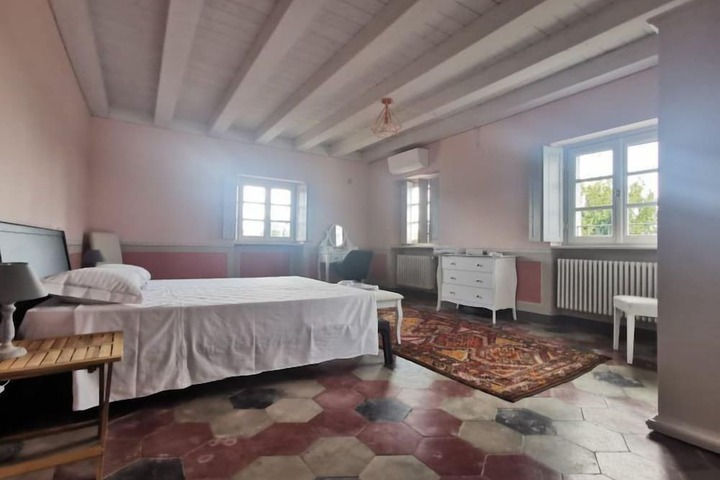Room 8 of 114