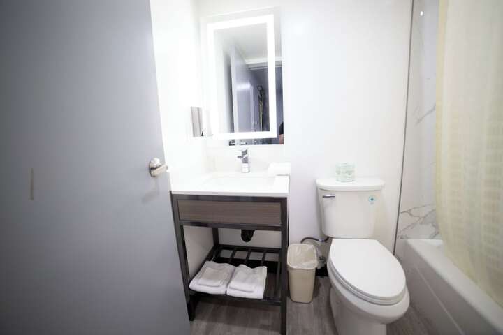 Double or Twin with Double Bed (11 of 13)