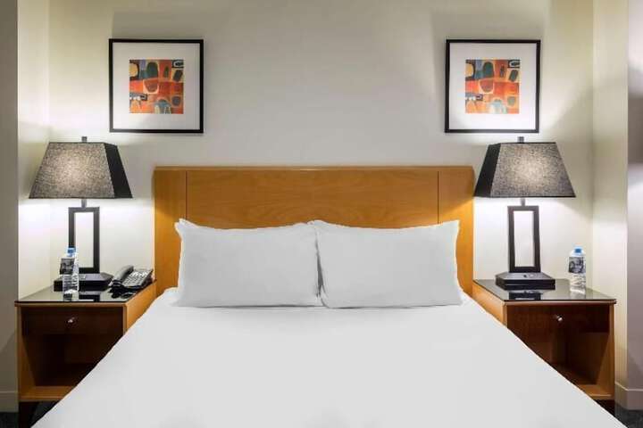 Room 21 of 38