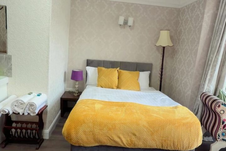 Room 4 of 6