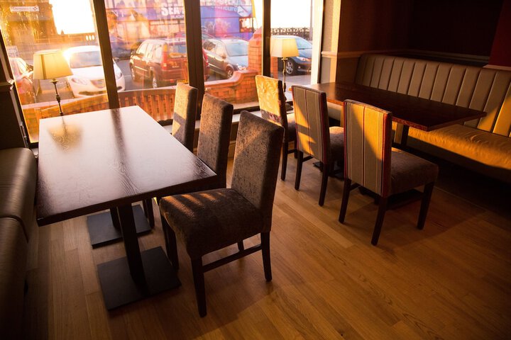 Lounge 37 of 56