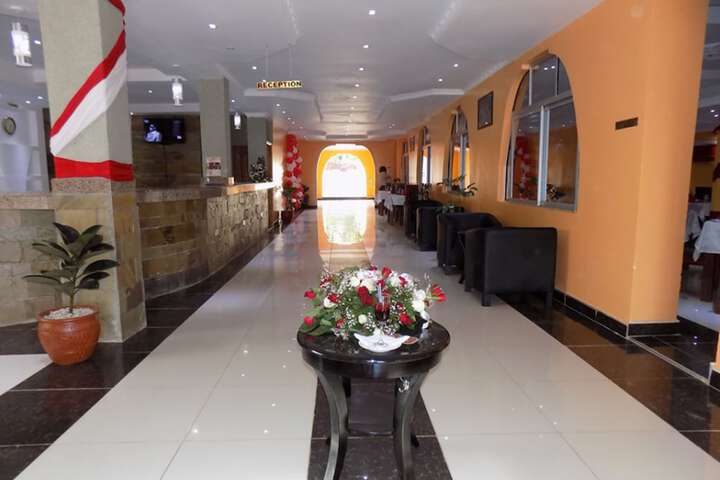 Ballroom/Hall 19 of 25
