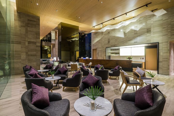 Lounge 54 of 68