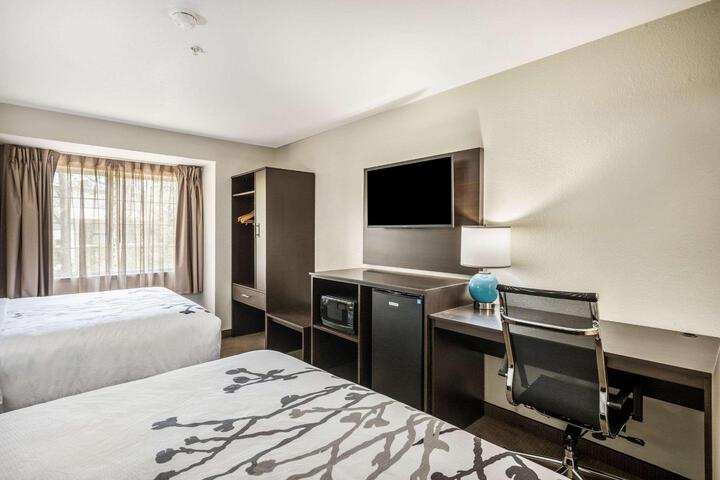 2 Queen Beds Accessible (44 of 50)