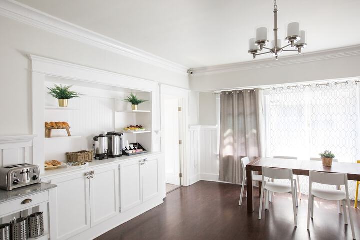 Breakfast/Coffee Service 18 of 69