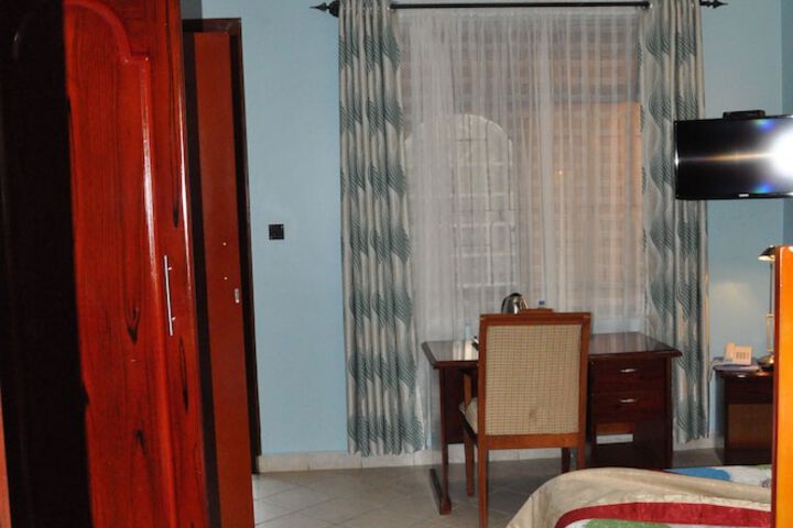 Room 12 of 42