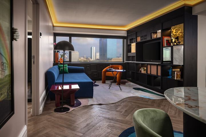 Room 33 of 109