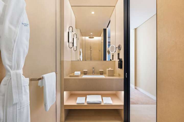 Room 25 of 40
