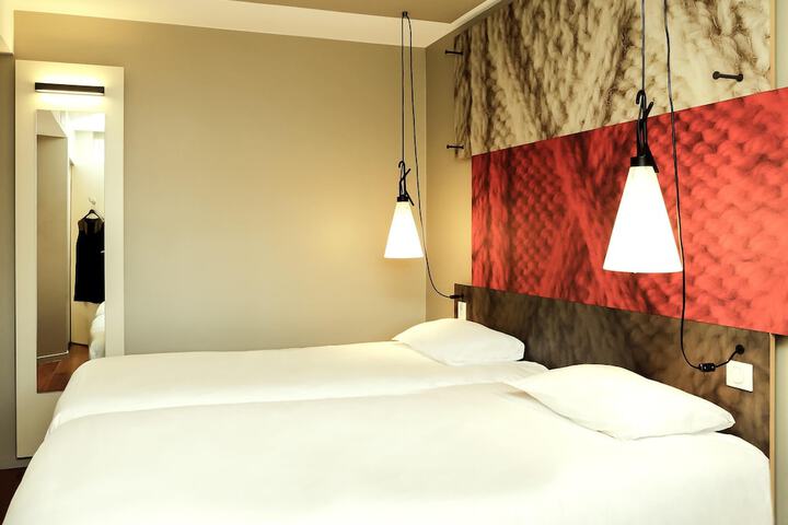 Room 6 of 59