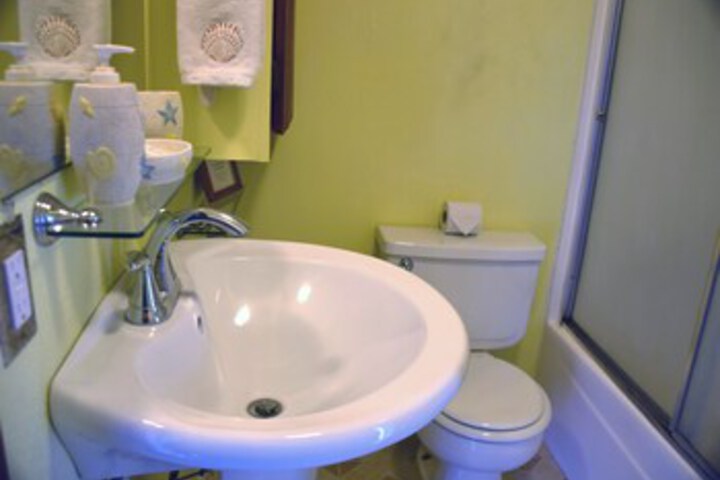 Room 4 of 36