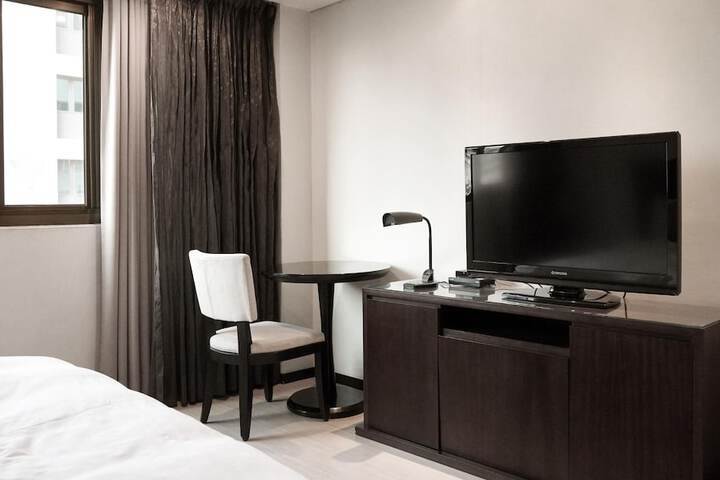 Room 25 of 49