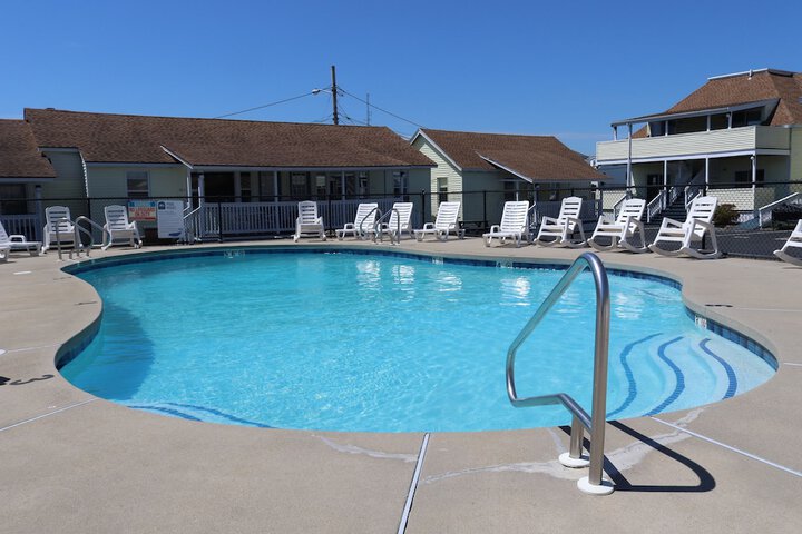 Pool 24 of 33