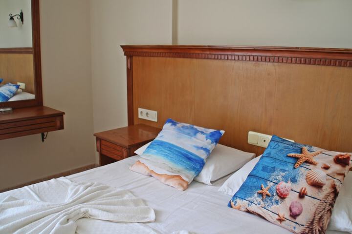 Room 16 of 104