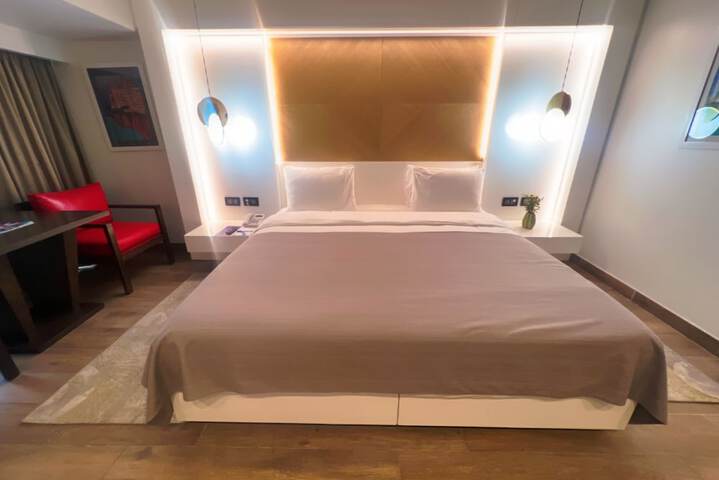Room 37 of 103