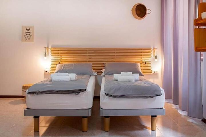 Room 10 of 27