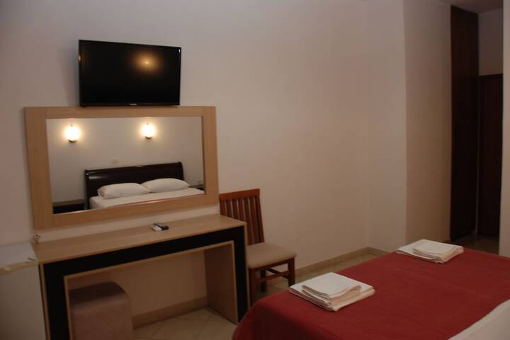 Room 27 of 47