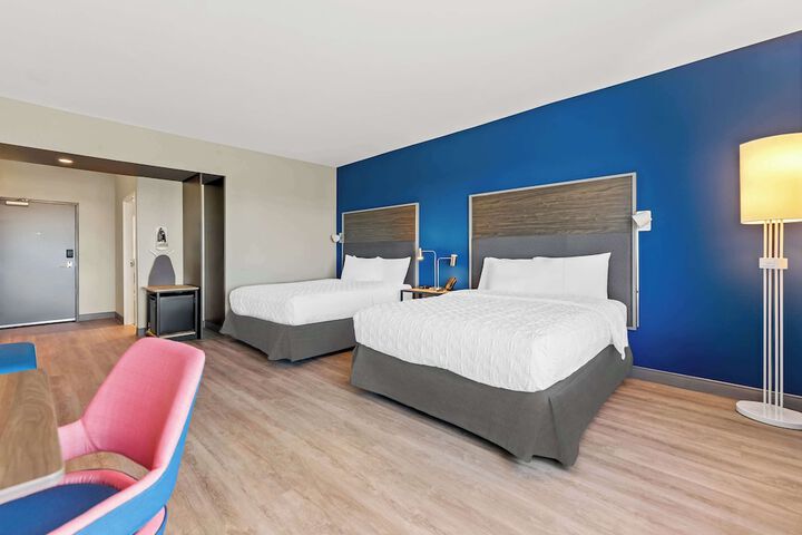 2 Queen Beds Accessible (5 of 8)