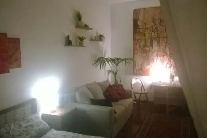 Room 4 of 8