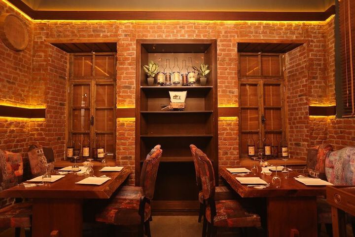 Dining 45 of 56