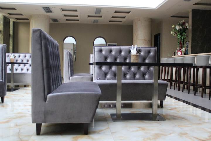 Lounge 44 of 57