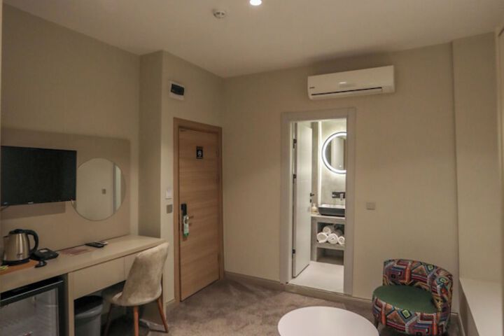 Room 25 of 60
