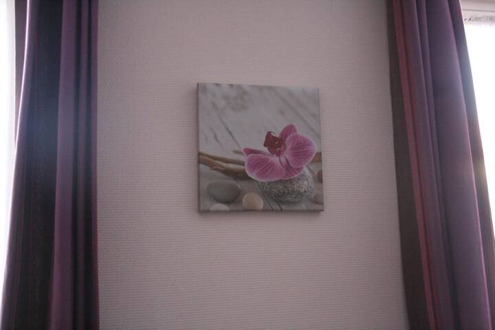 Room 3 of 27