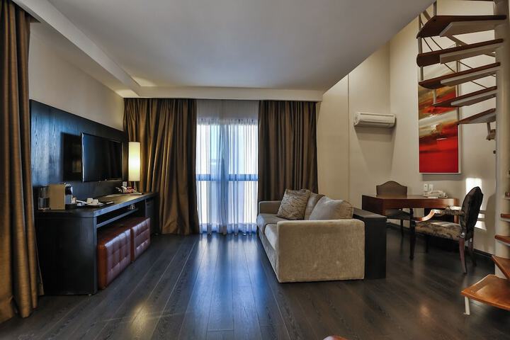 Room 49 of 108