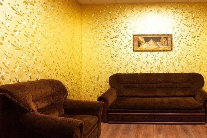 Room 9 of 16