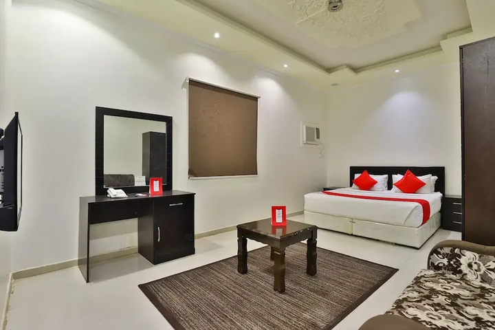 Room 4 of 18