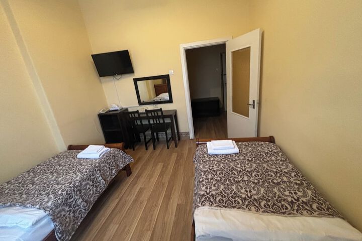 Room 137 of 272