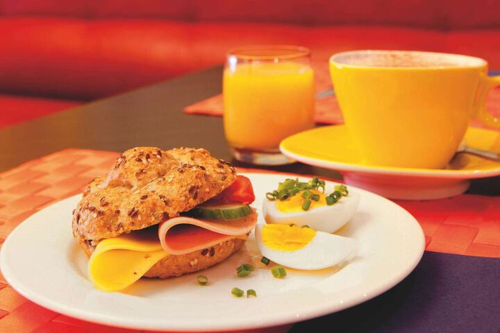 Breakfast/Coffee Service 21 of 32