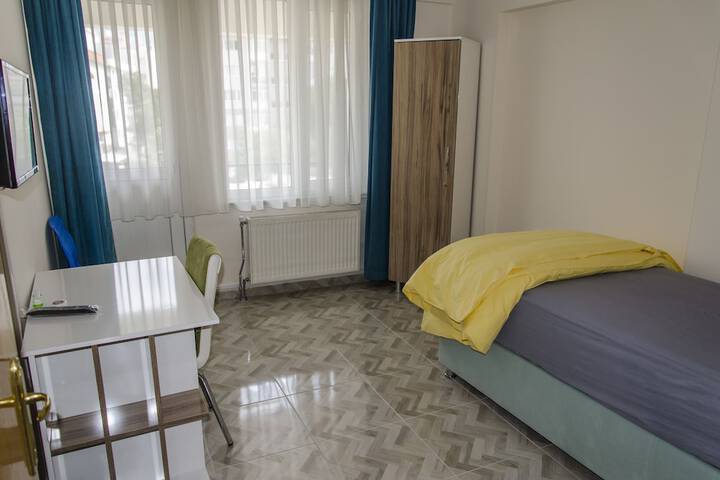 Room 21 of 34