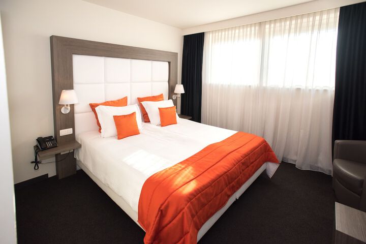 Room 4 of 44