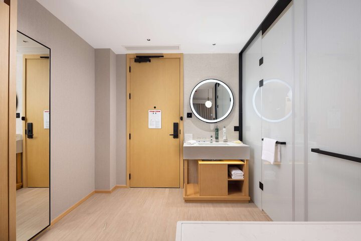 Room 21 of 33