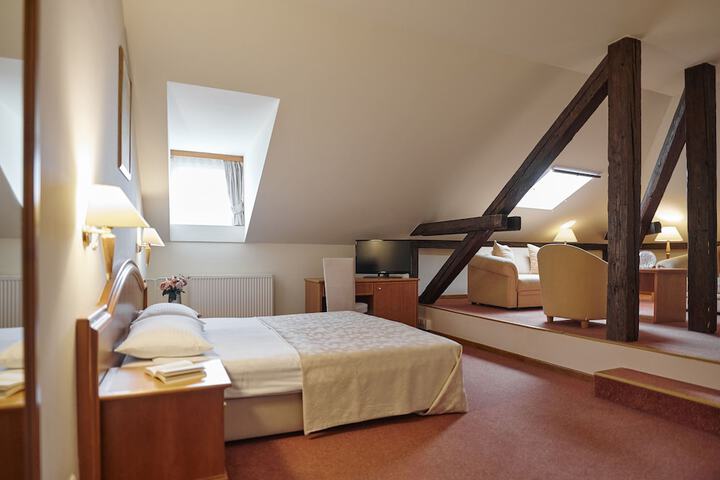 Room 17 of 107