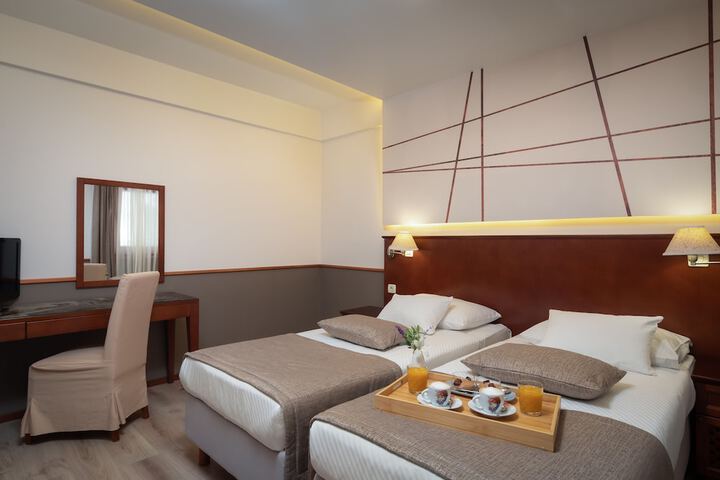 Room 3 of 149