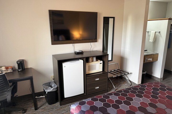Room 8 of 25