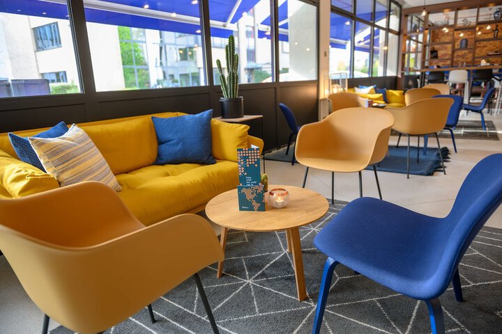 Lounge 53 of 71