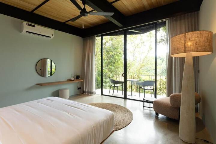 Room 2 of 31