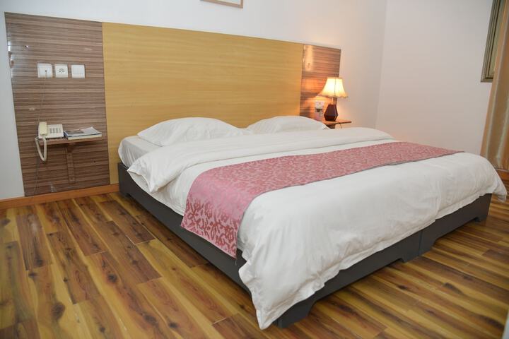Room 7 of 32