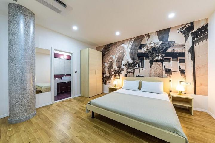 Room 9 of 11