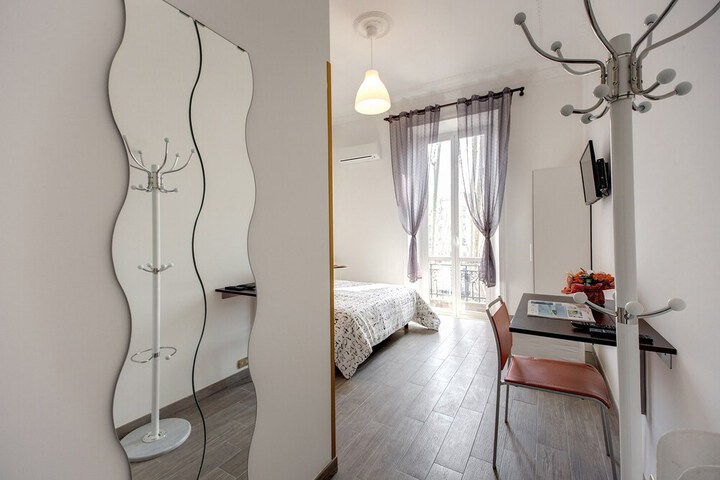 Room 15 of 33