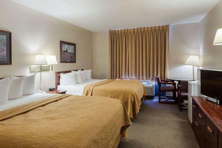 2 Queen Beds (3 of 6)