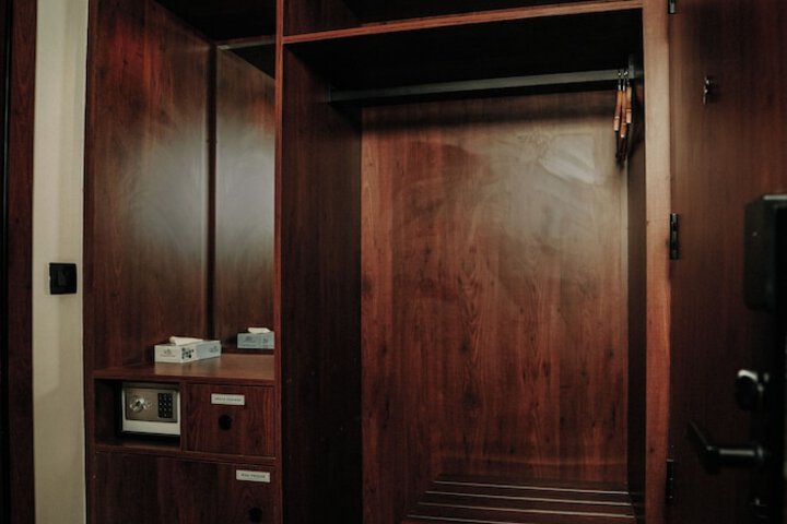 Room 7 of 28