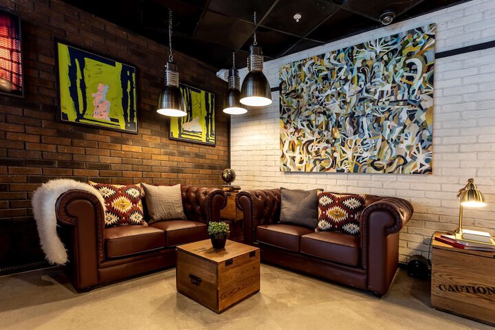 Lounge 42 of 63