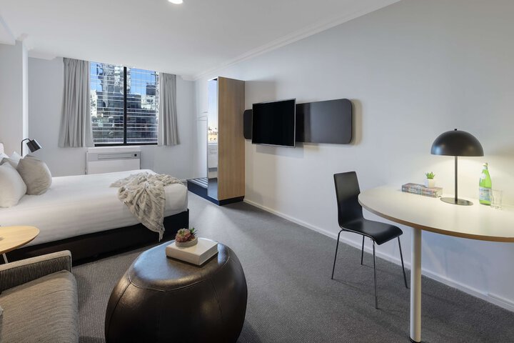 Room 6 of 37