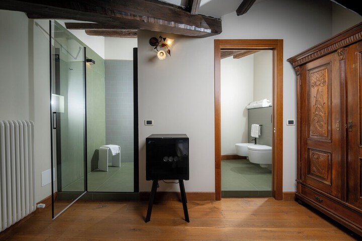 Room 42 of 64