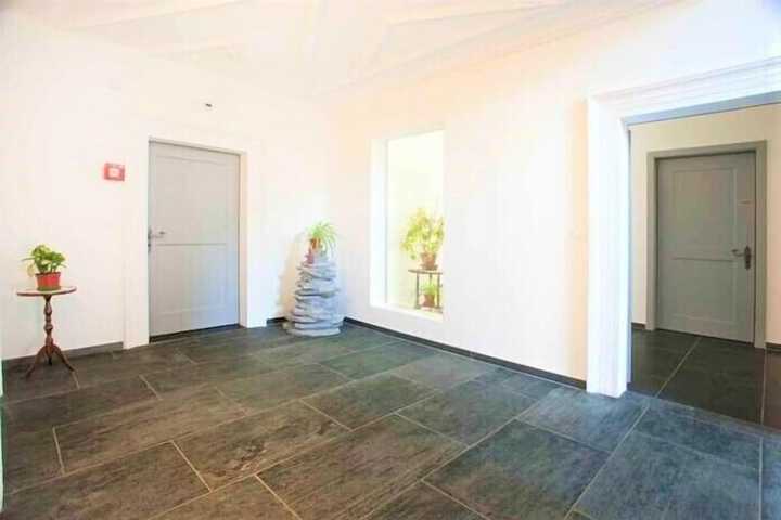 Ballroom/Hall 34 of 52